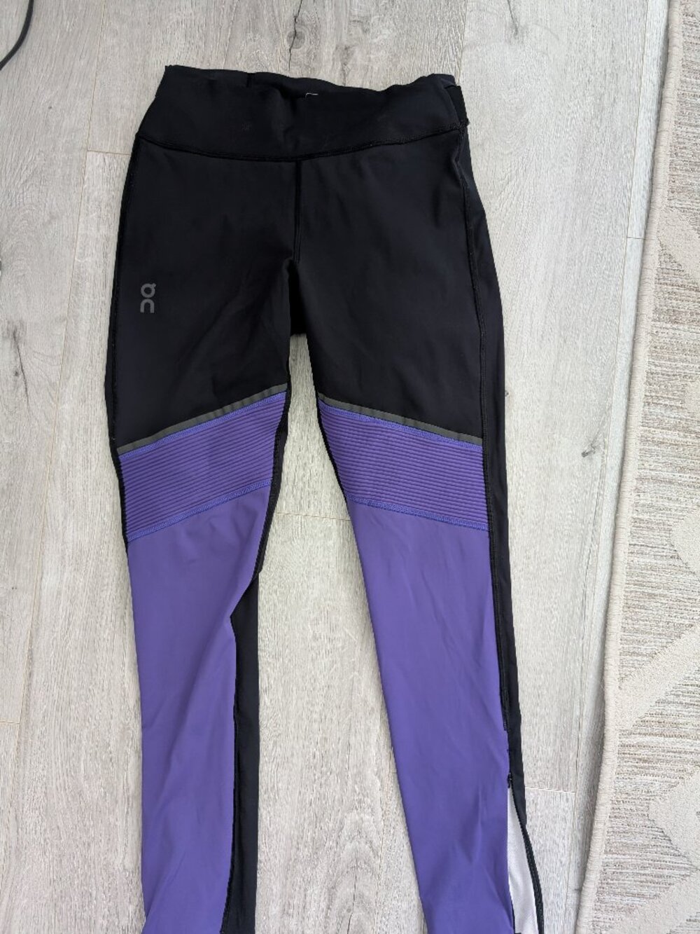 On Leggings Size Small Black and purple